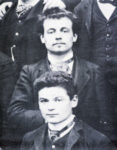 Portré: Alfred Jarry (1873-1907) és Fargue (1876-1947) a párizsi Henri IV Lycée-ben - fotó alkotó: French Photographer