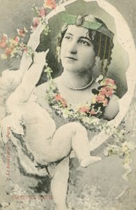 Egy nő portréja kerubbal keretezve (színes fotó) alkotó: French Photographer