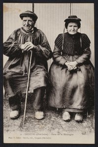 Képeslap hegyi embereket ábrázoló Saugues-ban, Haute-Loire-ban, 1900 körül alkotó: French Photographer