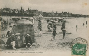 1913-ban küldték képeslap a tengerpartról és a Boulevard St Georges-ról (Royan, Franciaország). alkotó: French Photographer