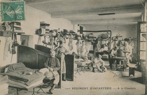 A francia 121. gyalogezred katonái a laktanyában. 1913-ban feladott képeslap. alkotó: French Photographer