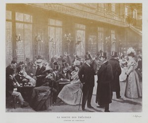 Színházlátogatók a párizsi Taverne Pousset előtt előadás után (f/w fotó) alkotó: French Photographer