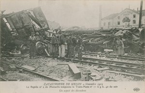 Vonatbaleset a franciaországi Melunban, 1913. november 4. Kilátás a törmelékre. 1913-ban feladott képeslap. alkotó: French Photographer