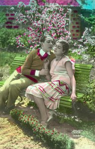 Fiatal férfi, aki meg akar csókolni a lányt alkotó: French Photographer