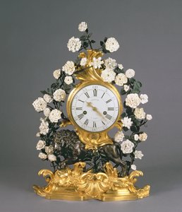 XV. Lajos óra, Vincennes/Mennecy, 1750 körül (porcelán, ormolu és bronz) alkotó: French School
