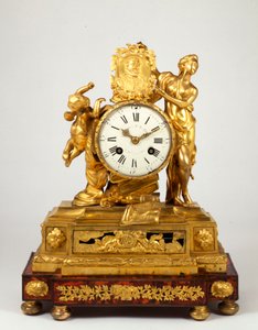 Egy késői XV. Lajos ormolu kandallóóra IV. Henrik profilmedalionjával, amelyet Venus tartott alkotó: French School