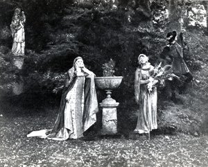 I. felvonás, Debussy Pelleas et Melisande 3. jelenete, a párizsi Opera-Comique opera 1902. áprilisi első előadásának fényképéről, illusztráció a Theater magazinban, 1902. június (li