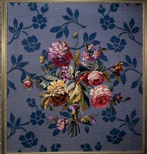 Virágcsokor kék háttéren. Az Aubusson manufaktúra gobelinje. 18. század. Aubusson, Gobelin Múzeum alkotó: French School