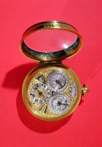 Naptáróra, 1690 körül (aranyozott sárgaréz)
