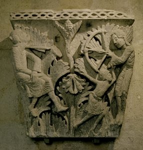 A tőke egy férfit ábrázol, aki nyilat lő a másik nyakába, 1125-30 körül (mészkő) alkotó: French School