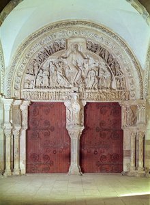 Központi portál a Sainte-Madelaine-templom Narthexében, pünkösdi domborművel a Tympanumban, 1150 körül alkotó: French School
