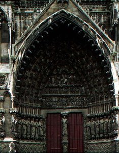 A nyugati homlokzat központi portálja az Utolsó ítéletet ábrázolja (fotó) (részleteket lásd 94631-32) alkotó: French School