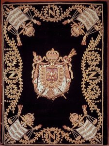 A Bonaparte Napóleon által 1804. március 21-én kihirdetett „Code civil des francais” tizenkét eredeti kiadásának egyikének borítója. Arany és ezüst bársonyhímzéssel kötve az igazságszolgáltatás emblémájával és a császár karjával. francia polgárjogi törvény alkotó: French School