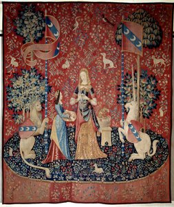 Curtain of the Lady to the Unicorn (Lady to the Unicorn): szag allegóriája. Egy fiatal nő, aki szegfű koronát tart, körülötte egy oroszlán, egy unikornis, egy majom, nyulak. 1484 és 1500 között készült gyapjú és selyem kárpit. A Chateau de Boussacból, Kr. alkotó: French School
