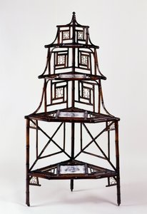 Távol-keleti stílusú Second Empire (Napoleon III) bambusz sarok etagere növényállvány francia majolika csempével és négy szinttel, 19. század 2. fele, Franciaország alkotó: French School
