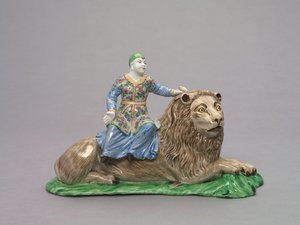 Oroszlánon ülő figura, 1750 körül (lágypaszta porcelán zománcdíszítéssel) alkotó: French School