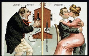 Humoros képeslap a telefonban, deb. 20. század. alkotó: French School
