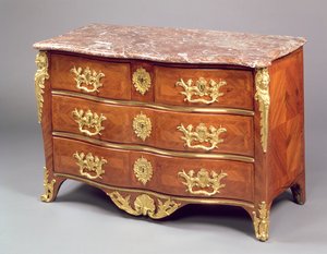XV. Lajos komód, Francois Garnier 1730 körül (ormolu és intarzia tulipánfán)