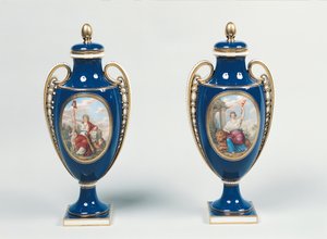 Pár Sevres váza, az Igazságszolgáltatás és a Köztársaság allegorikus figuráival díszítve (porcelán) alkotó: French School