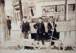 Párizsi poroszlók, 1900 körül (szépia fotó) alkotó: French School