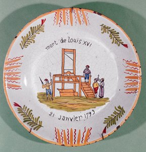 Francia forradalmi motívumú tányér XVI. Lajos 1793. január 21-i kivégzésének emlékére (fajansz) alkotó: French School