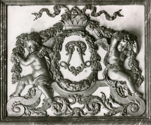 Putti a Salon des Gardes de la Reine ajtaján az L kezdőbetűvel (stukkó munka) alkotó: French School