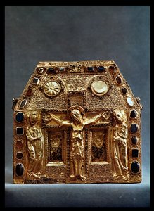 I. Pepin (803-38) Aquitánia királyának ereklyetartója (arannyal, drágakövekkel kirakott fa)