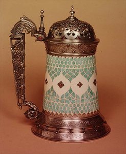 Rudolfi-tankár elefántcsont testtel, türkizekkel kirakott, ezüstbe szerelve és rubinokkal, Párizs, 1855 körül (ezüst és elefántcsont) alkotó: French School