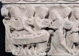 Salome, aki bemutatja Keresztelő Szent János fejét Heródes ünnepén, részlet egy domborműről (kő) (86203 részlet) alkotó: French School