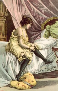 Félig ruhás lány, ül az ágyon, megigazítja a harisnyát (színes litho) alkotó: French School