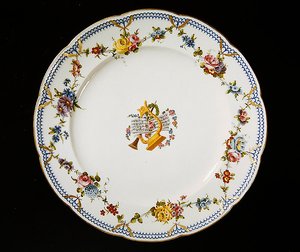 Kottával díszített Sevres tányér, 1764 (fajansz) alkotó: French School