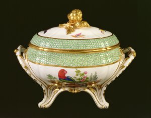 Sevres tureen az Éden-szolgálatból, Pierre-Joseph Rosset festői védjegyek, 1788 (porcelán)