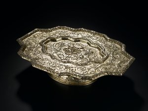 Ezüst-aranyozott, formázott körvonalú szalver, a Lennoxlove WC-szolgáltatásból, tulajdonosa Frances Teresa Stewart, Richmond és Lennox hercegné: francia, Párizs, 1666-1667 alkotó: French School