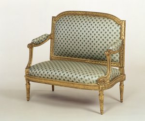 Kis XVI. Lajos ülőgarnitúra, J.P.Boulard pecsétje, 1775 körül (faragott aranyozott fa kárpittal) alkotó: French School