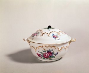 Levesestál, készült Tournaiban, 1775-80 (porcelán)