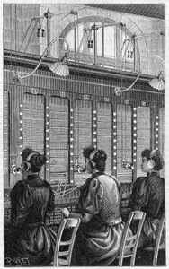 Telefoniroda (central telephonique - standard telephonique) a párizsi rue Gutenbergben 1895-ben. 240 előfizetős többasztalos részleg, 3 telefonos kiszolgálásával. alkotó: French School