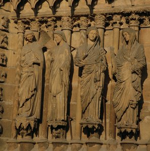 A vizitáció, négy karámfigura a székesegyház nyugati homlokzatáról, 1230-40 körül (mészkő) (lásd: 62274) alkotó: French School