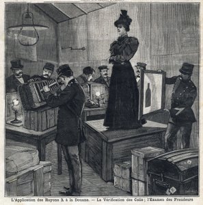 A röntgen (röntgen) alkalmazásának szokásai vannak: csomagok ellenőrzése és csalók vizsgálata. A „” Le Peute Parisien”-ben 1897.11.07. Magángyűjtemény alkotó: French School