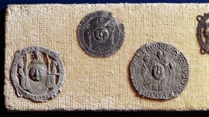 Szent Jean dAmiens három zarándoktáblája (öntöttvas és ólom)