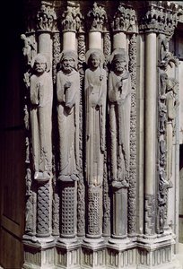 Ismeretlen figura, Salamon király, Sába királynője és Dávid király, karámfigurák a királyi portálról, 1140-55 alkotó: French School