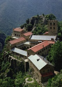 Kilátás a St. Martin du Canigou-i apátságra alkotó: French School