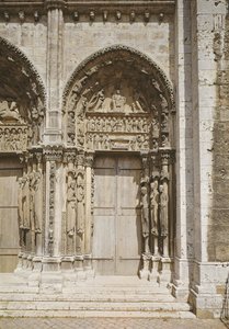 Kilátás a Királyi Portál déli ajtajára, 1145-50 körül
