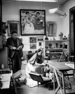 Frida Kahlo (1907-1954) és Diego Rivera (1886-1957) mexikói festők műhelyükben 1948-ban (fekete-fehér fotó). alkotó: Frida Kahlo