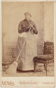 Nő portréja seprűvel,c. 1885 (fotó) alkotó: G.C. Urlin