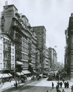 A Broadway északra néz a New York-i Bond Streetről alkotó: G.P. Hall und Sohn