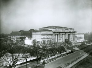 A Metropolitan Museum of Art délkeletről, New York City, 1909 alkotó: G.P. Hall und Sohn