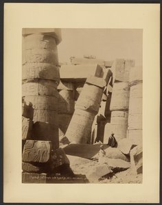 (Karnak) Gd. Templom, hypostyle csarnok, belső tér, támaszkodó oszlop alkotó: G. Lekegian