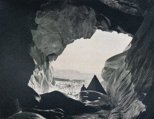 Tábor a Penelope Point alatti barlangban, 1912, 1913