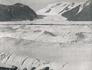 Megrepedt jég a Priestley-gleccser bejáratánál, c1911, 1913