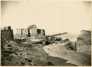 Templomromok, Nílus a háttérben, Qasr Ibrim, Egyiptom, Georg Steindorff fényképe, 1930 körül alkotó: Georg Steindorff